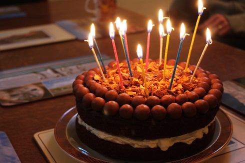 Chocolate Birthday Cake on Chocolate Birthday Cake With Fresh Cream Filling And Chocolate Bar